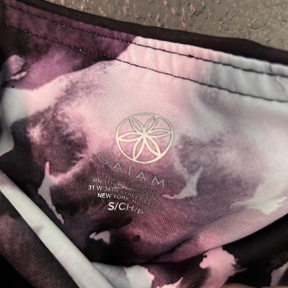 NWOT yoga Gaiam leggings small - Picture 4 of 4